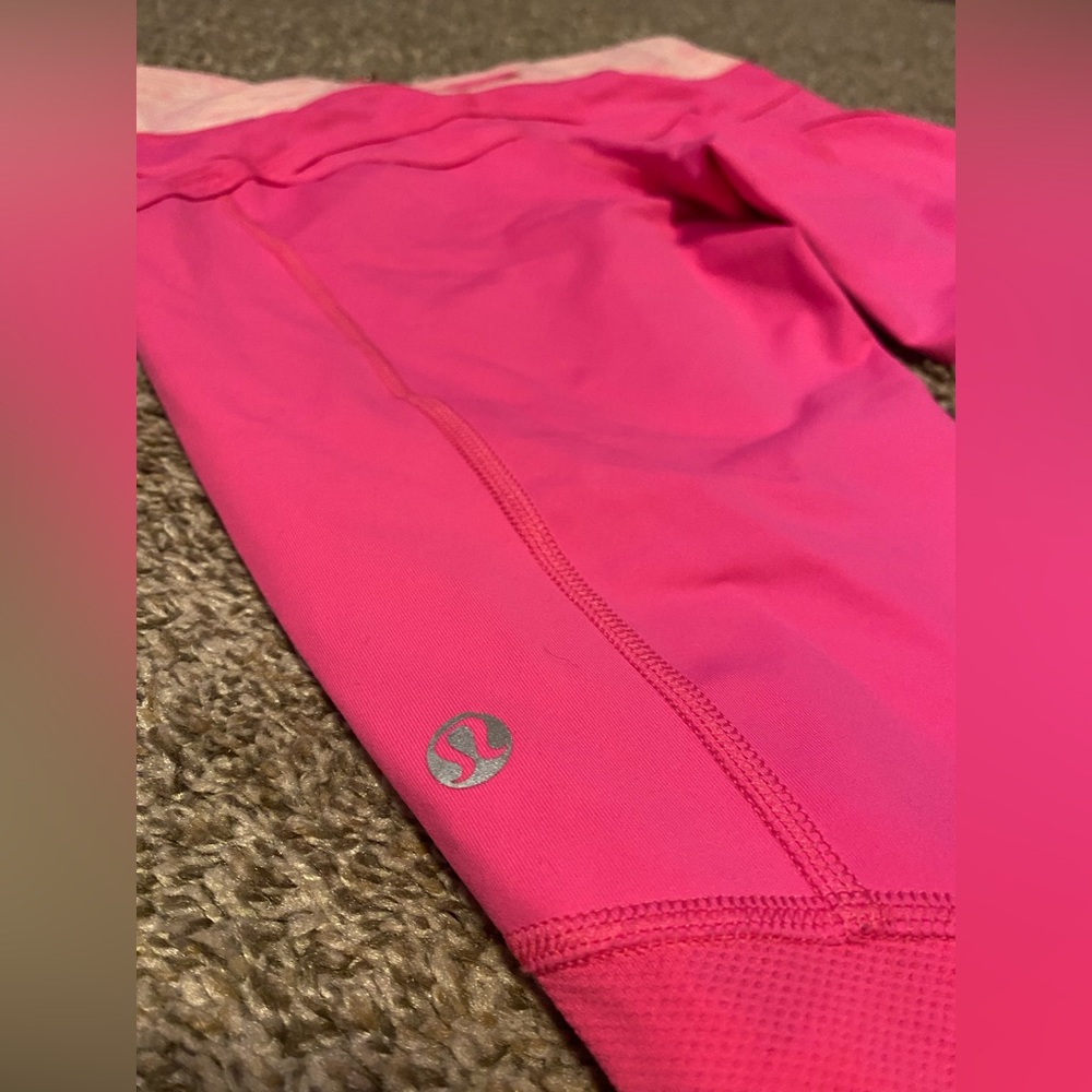Lululemon Pink Scrunched Cropped Leggings.  Size 8.